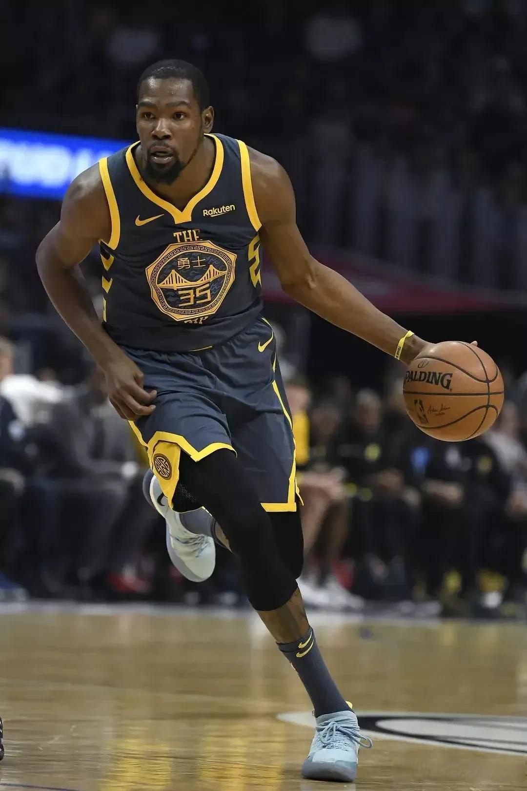 對於一名足 對於一名足