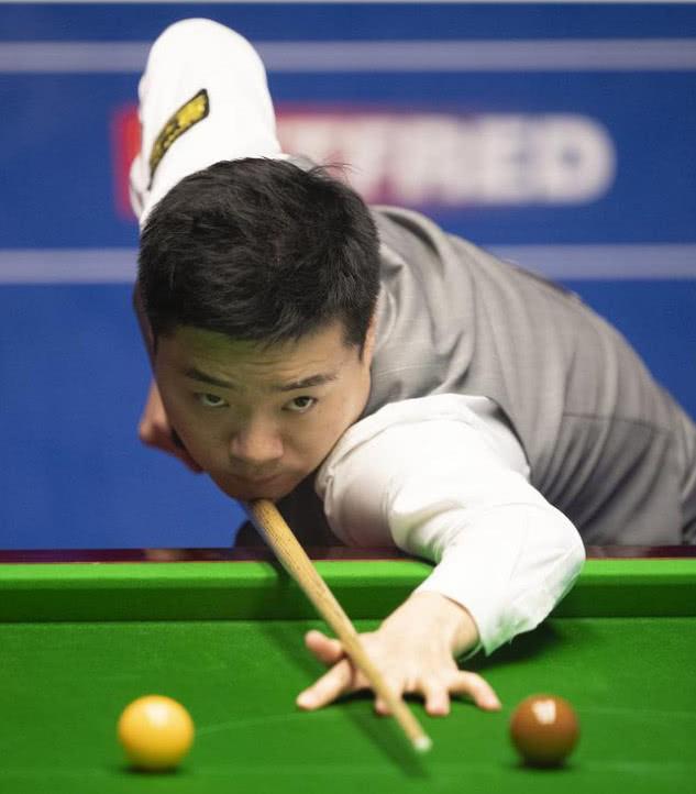 黄蜂在激烈 黄蜂在激烈