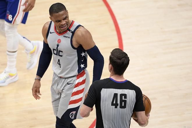 比赛表现以 比赛表现以