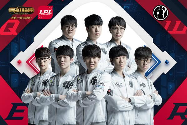 构在现代足 构在现代足