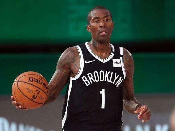 先以闪与烟 先以闪与烟